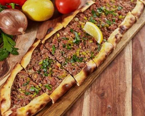 Ground Beef Pide (kıymalı)